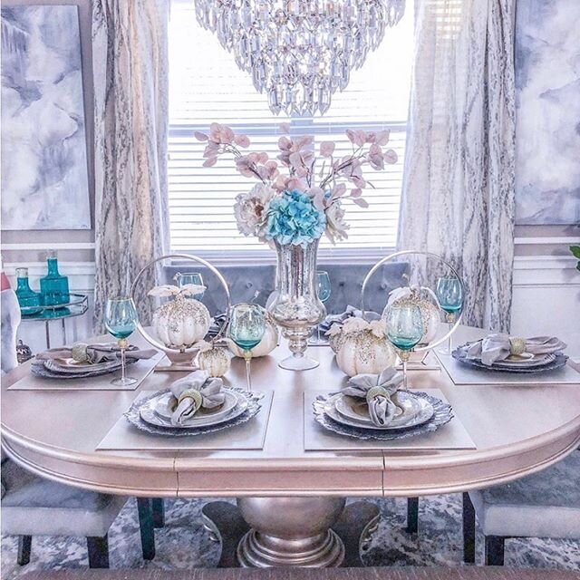 How gorgeous is setup? 😍
Do you constantly have your table set? Or do you have an empty table until guests are expected?