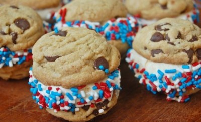 Super simple and super delicious red, white and blue dessert ideas for your patriotic holiday